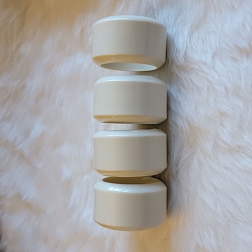 Set of 4 acrylic napkin rings